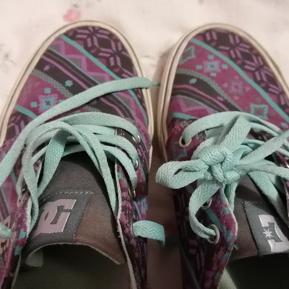DC Skateboard Shoes - Picture 2 of 3